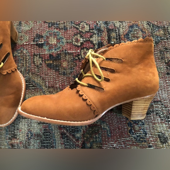 F-Troupe Cutout Tan Leather Bootie W/Scallops Lace Up Sz 40 Anthropologie - Picture 7 of 9
